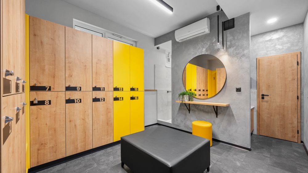 šatny, skříňky, taburet